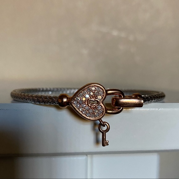Macy’s Diamond Heart Lock & Key Bracelet Sterling Silver & 14k Rose Gold-Plate - Picture 2 of 3